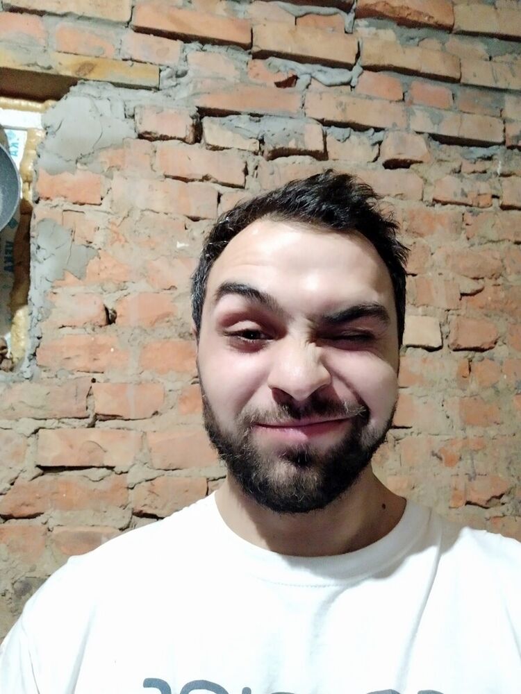  22340944  Viktor, 32 ,    