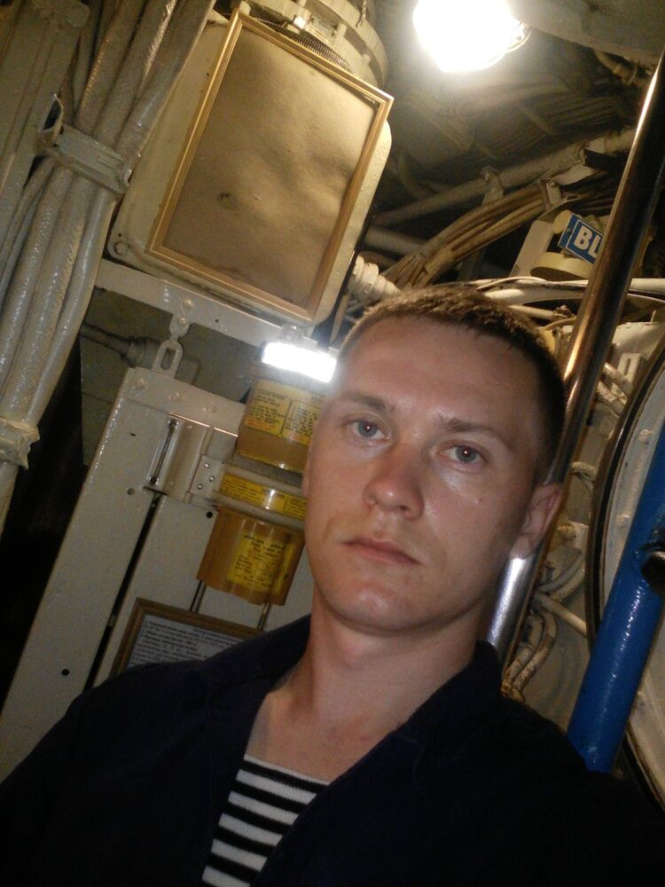  9918524  Yaroslav, 35 ,    