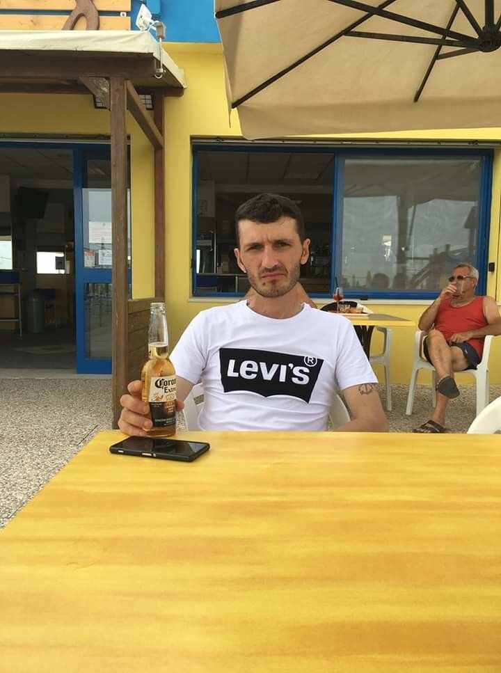  18608774  Gela, 33 ,    