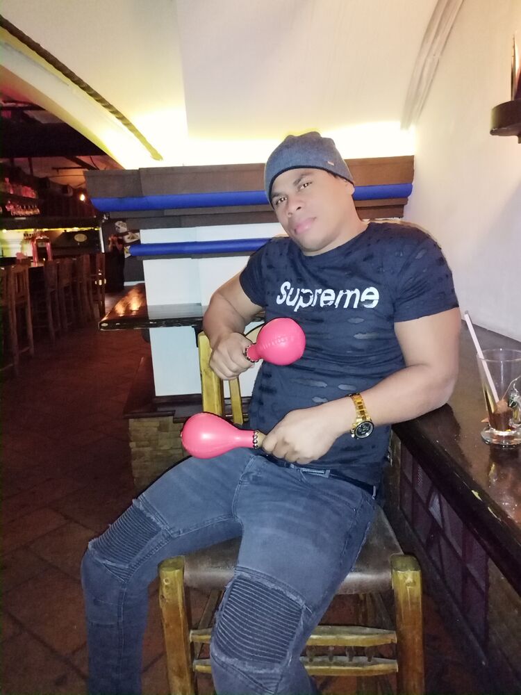  36300804  Reinier, 39 ,    