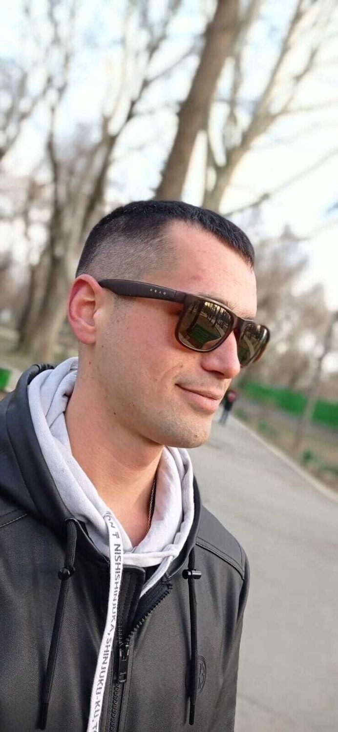  27992574  Axel, 28 ,    Praha
