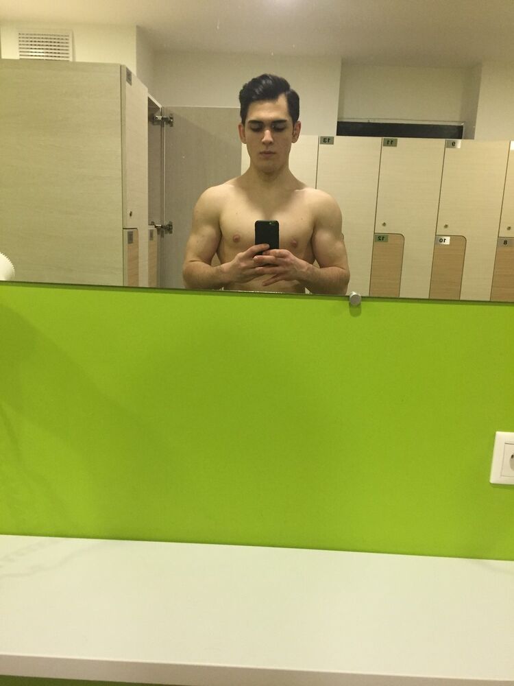  8975084  ArmanSagrada, 27 ,    