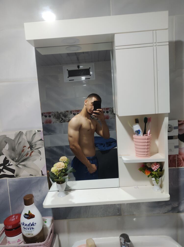  46871034  Oussama, 23 ,    