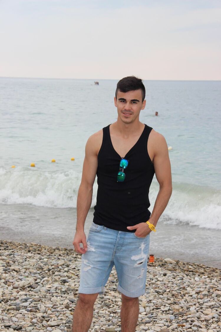  23516744  Nurik, 32 ,    