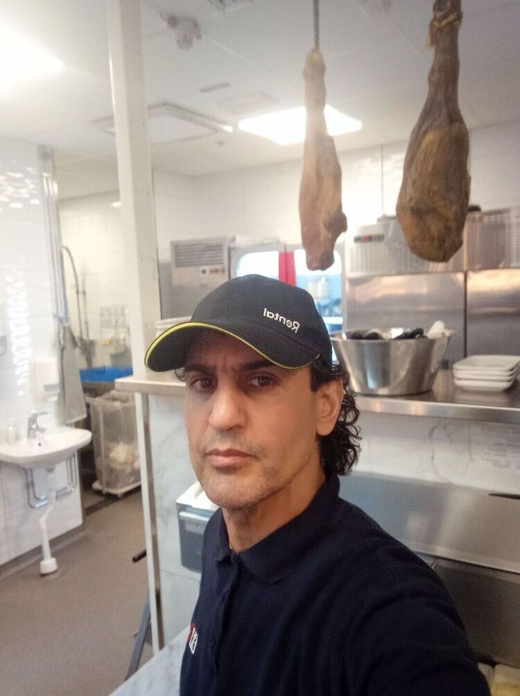  53648104  Aleks, 40 ,    