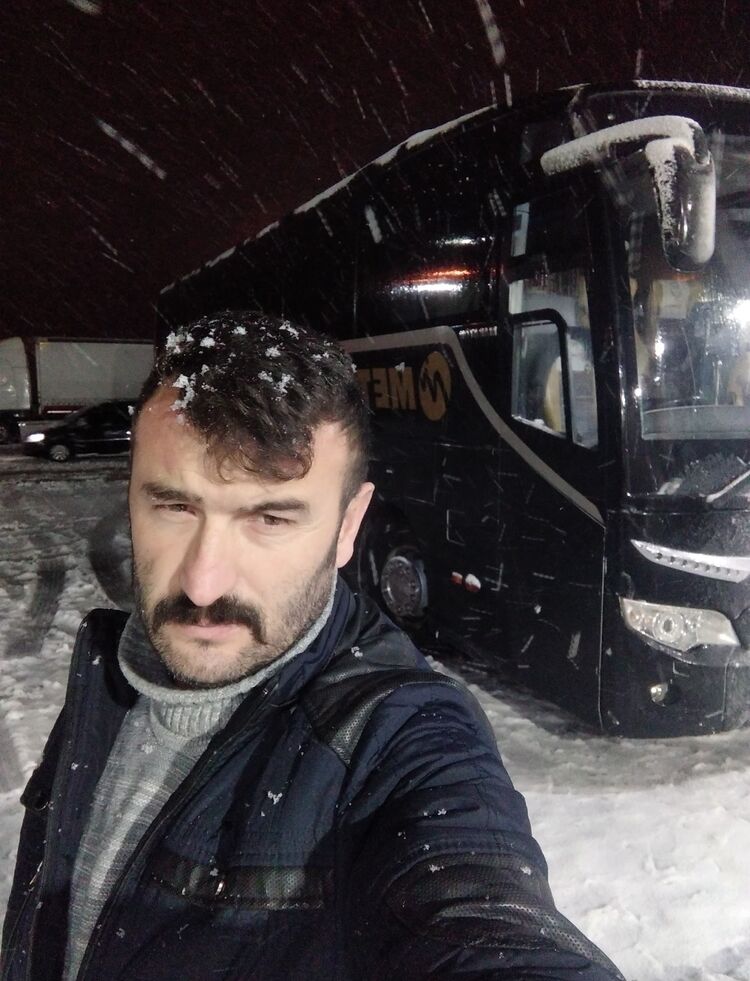  40668894  Ilkay, 44 ,    