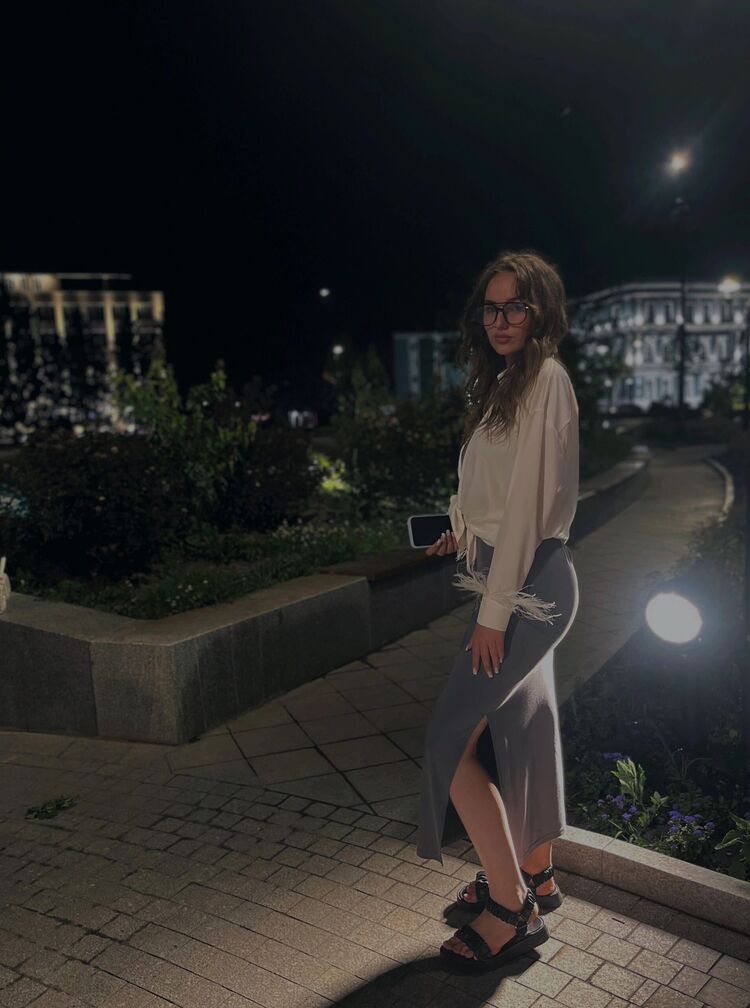  44397644  Elena, 19 ,    