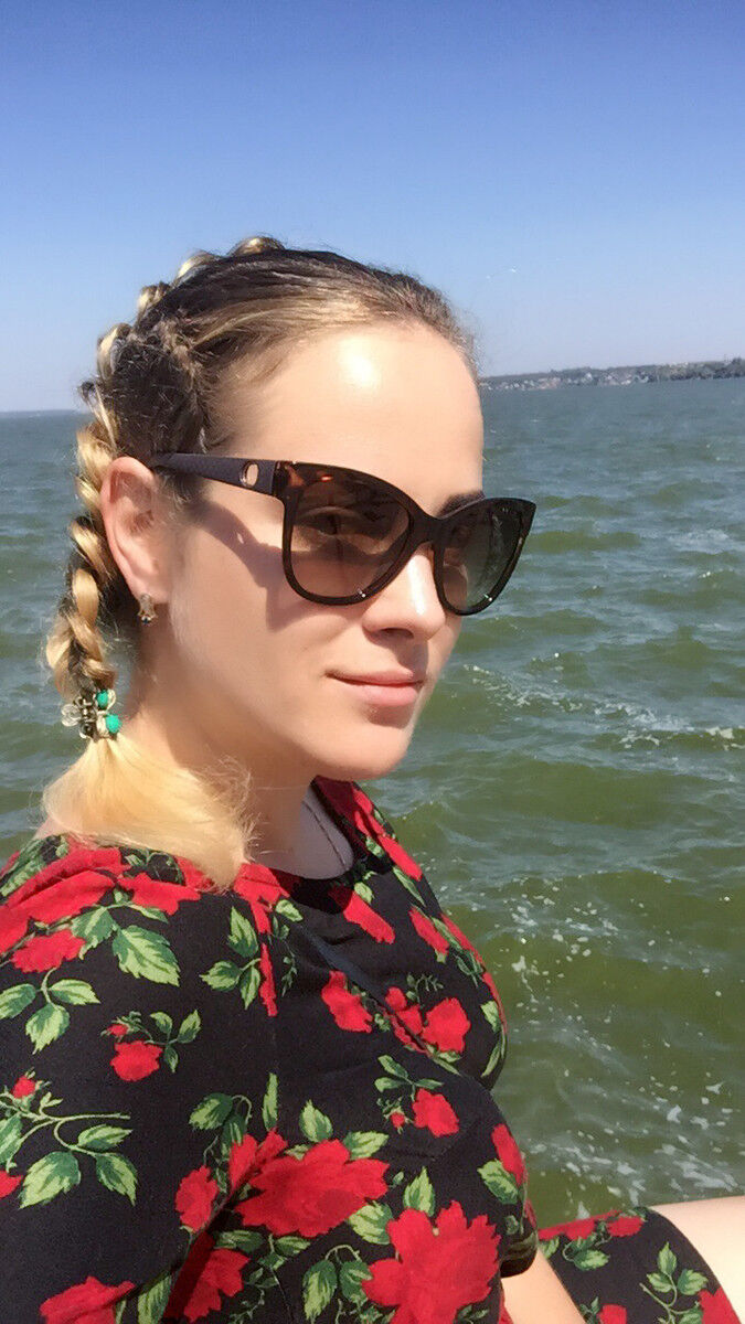  ,   Anna, 31 ,  
