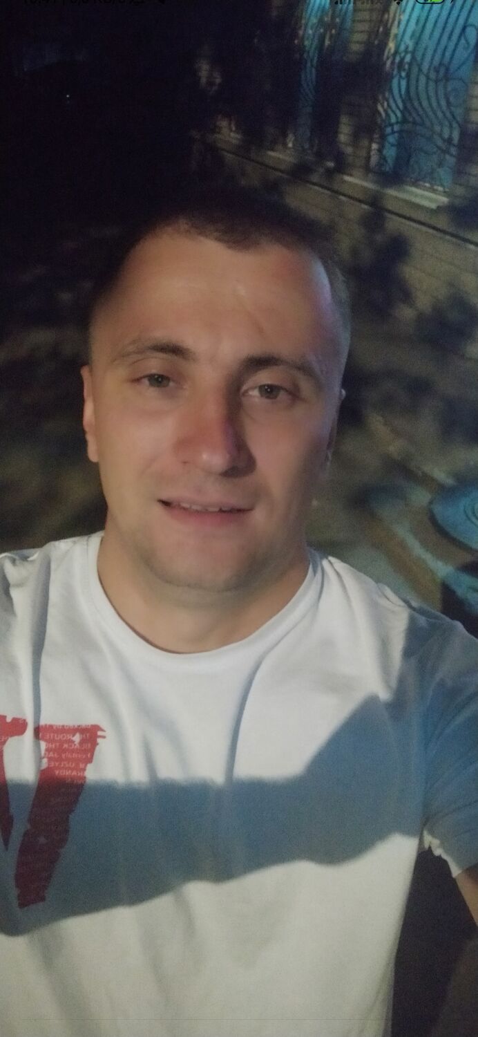  40311684  Anton, 33 ,    
