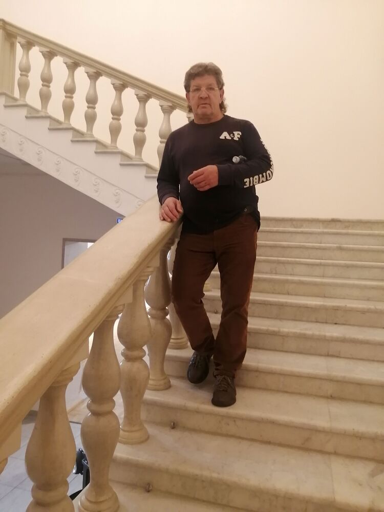  51237434  Yuriy, 67 ,    