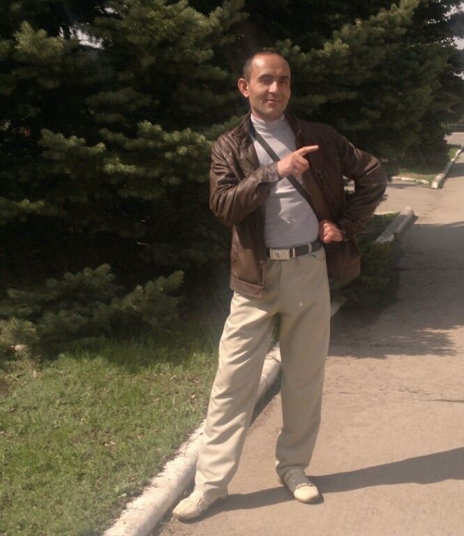  ,   Maga, 46 ,  