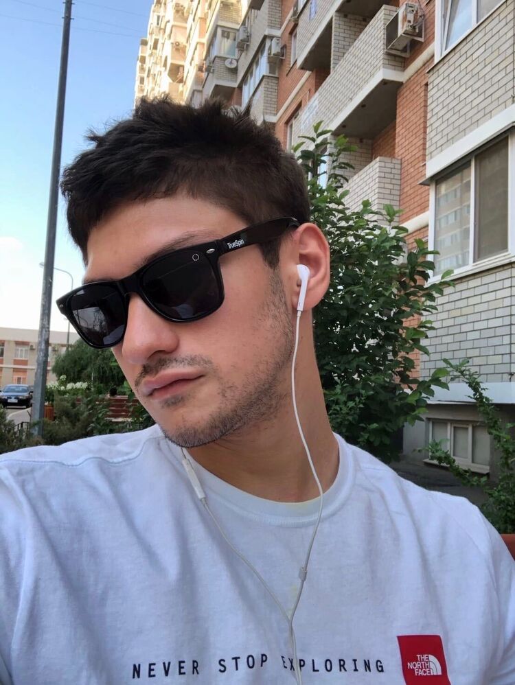  43976704  Ilya, 29 ,    