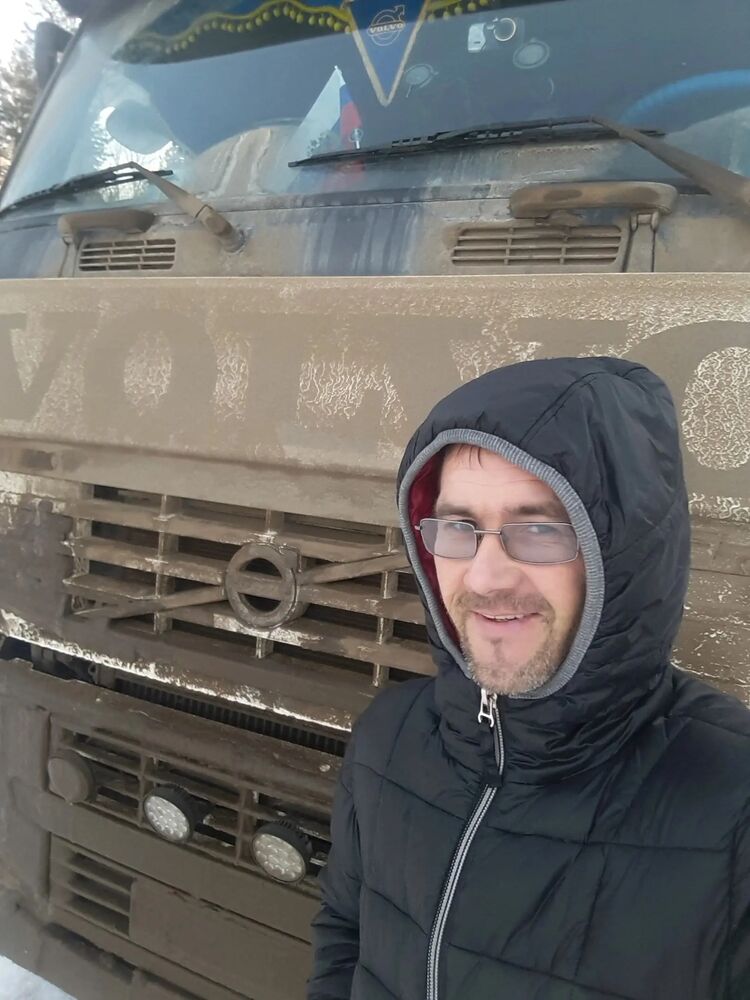  33500124  Artem, 43 ,     