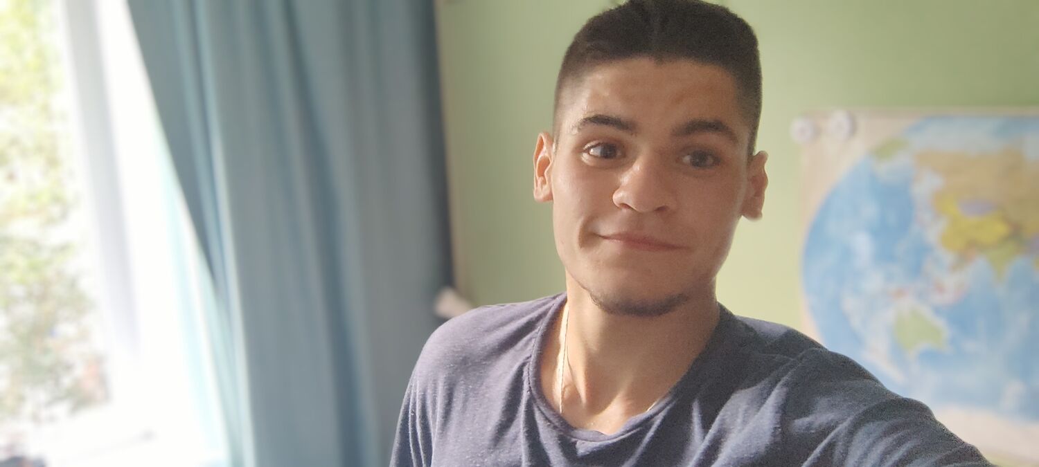  28530424  Yaroslav, 22 ,    