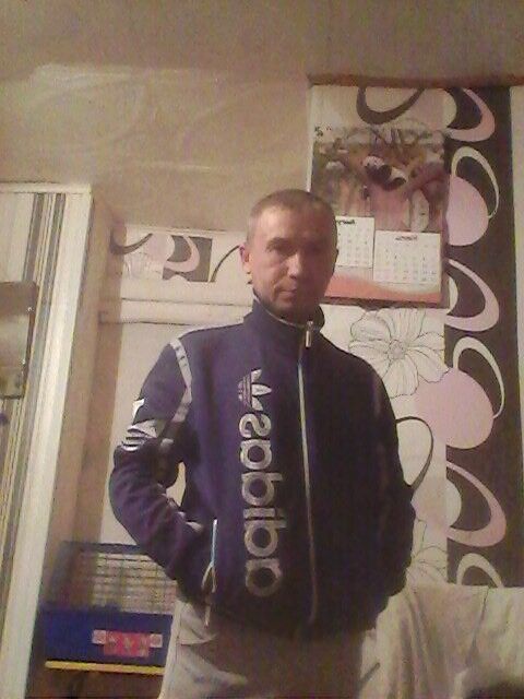  8950154  Serj, 48 ,    