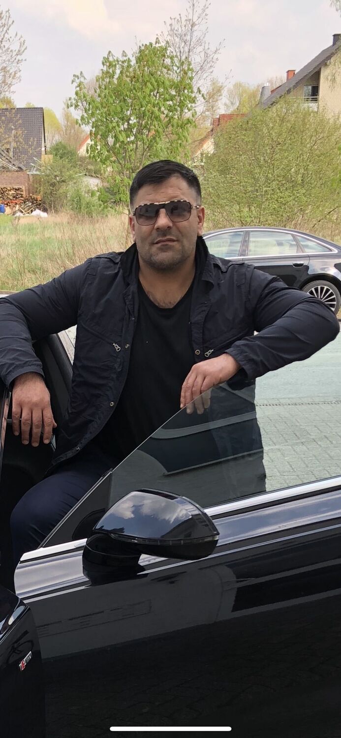  52636224  Armen, 45 ,    Dortmund