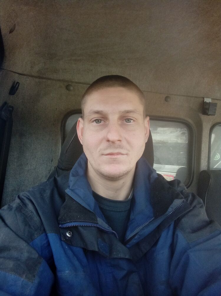  31609674  Anton, 29 ,    