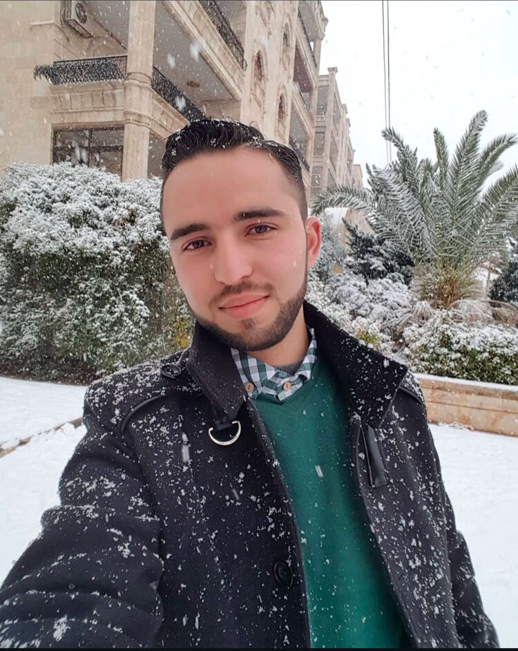  49584324  Mahmoud, 32 ,    