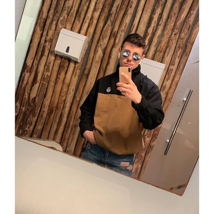  46064474  , 32 ,    