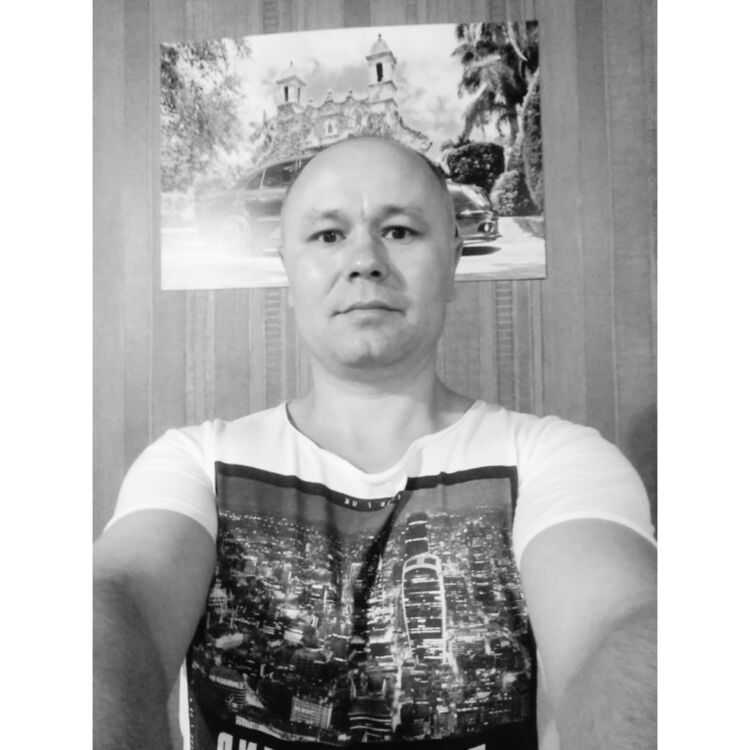  29858244  Ivan, 43 ,    