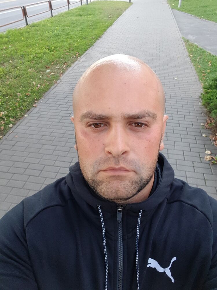  18223634  , 37 ,    