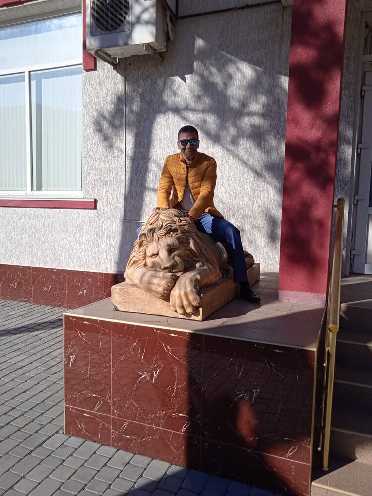  24783734  Konstantin, 53 ,    