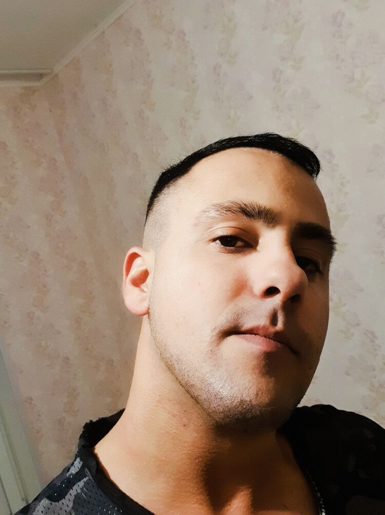  38747834  Mikhail, 27 ,    