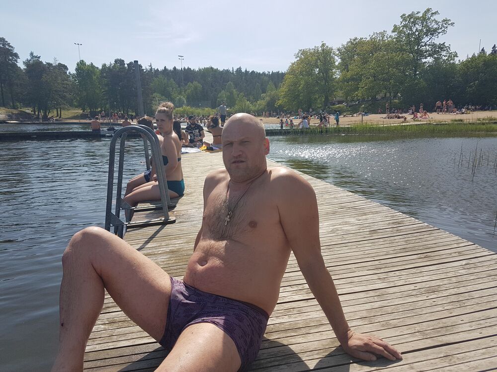 40057894  Slava, 46 ,    