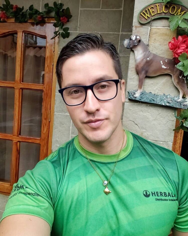 ,   Donald, 43 ,   ,   