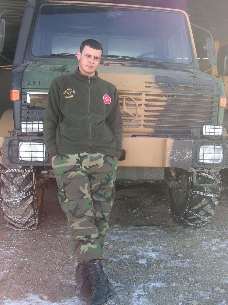  38310694  Arjen, 43 ,    