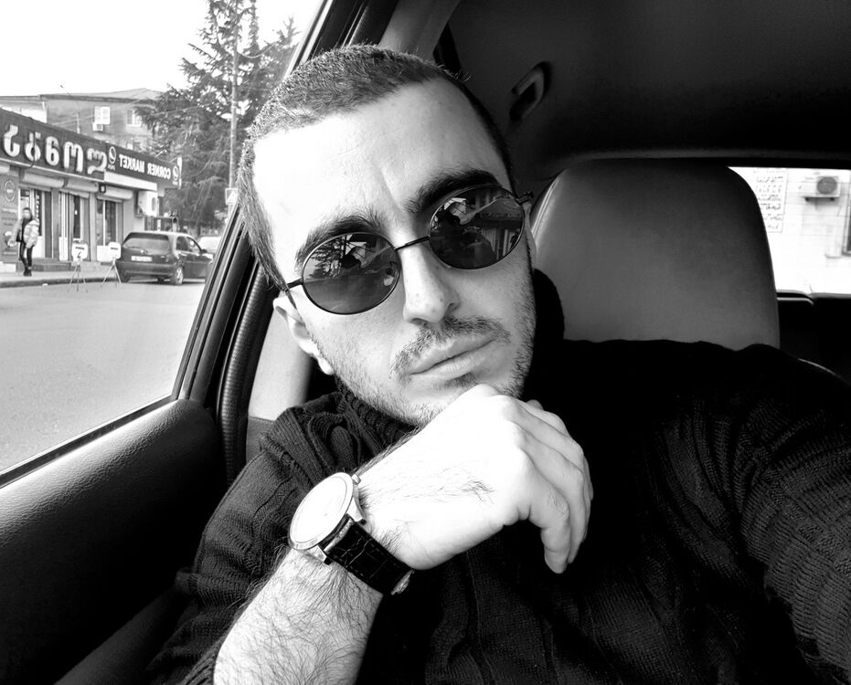  18891644  John, 35 ,    