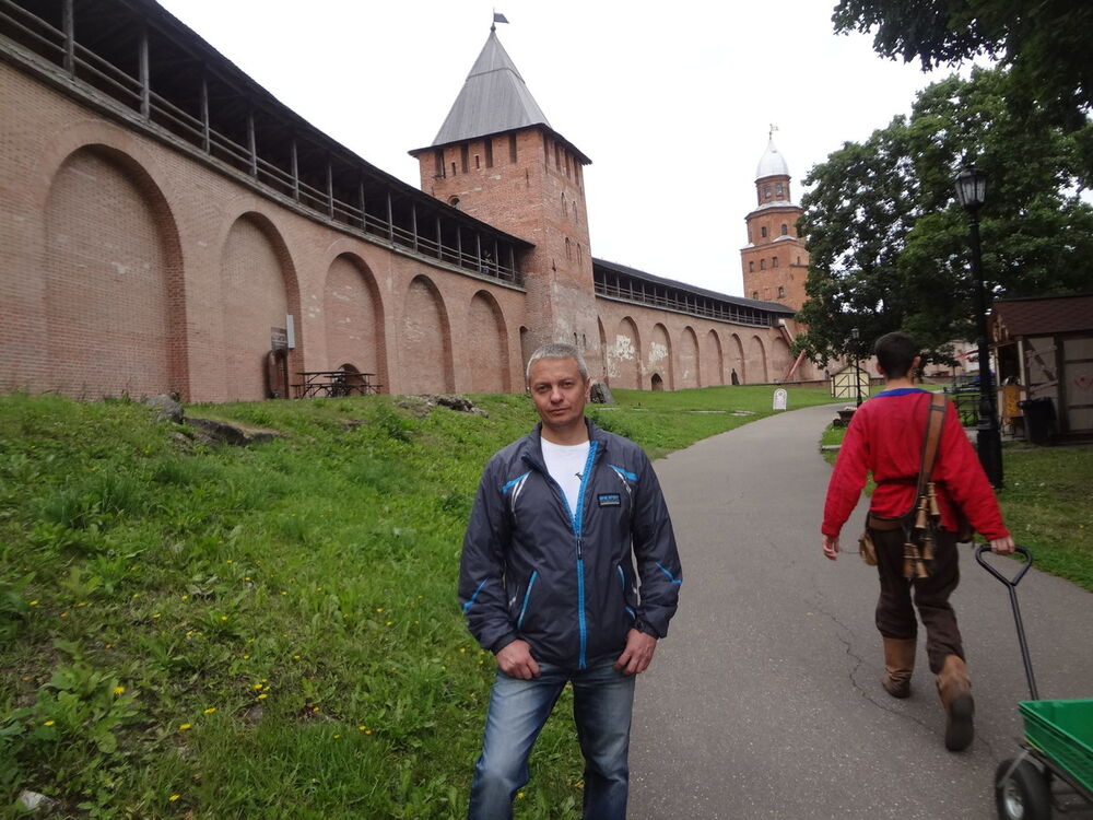  10020454  Aleks, 44 ,    