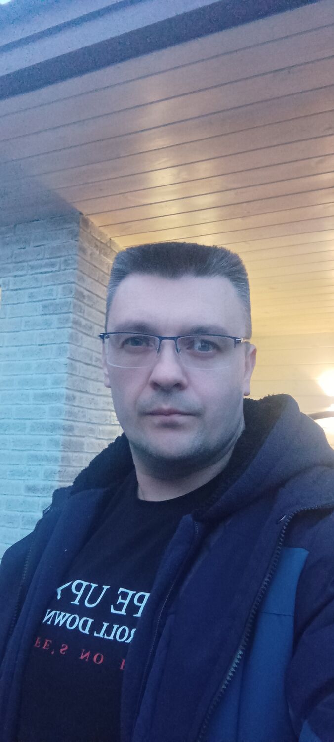  42484174  Vik, 46 ,    