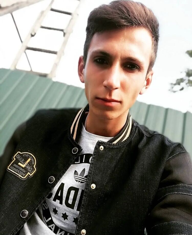  28252334  Vladislav, 28 ,    
