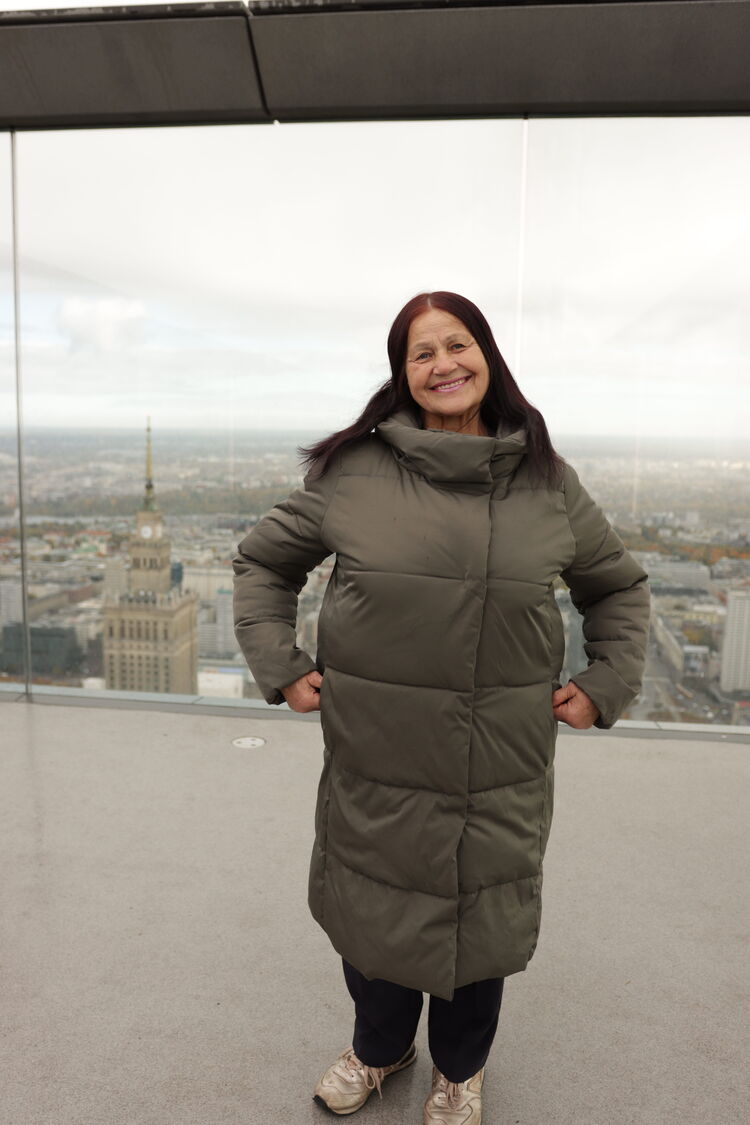  53984044  Nina, 74 ,    