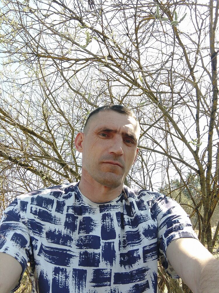  52541174  Petr, 47 ,    