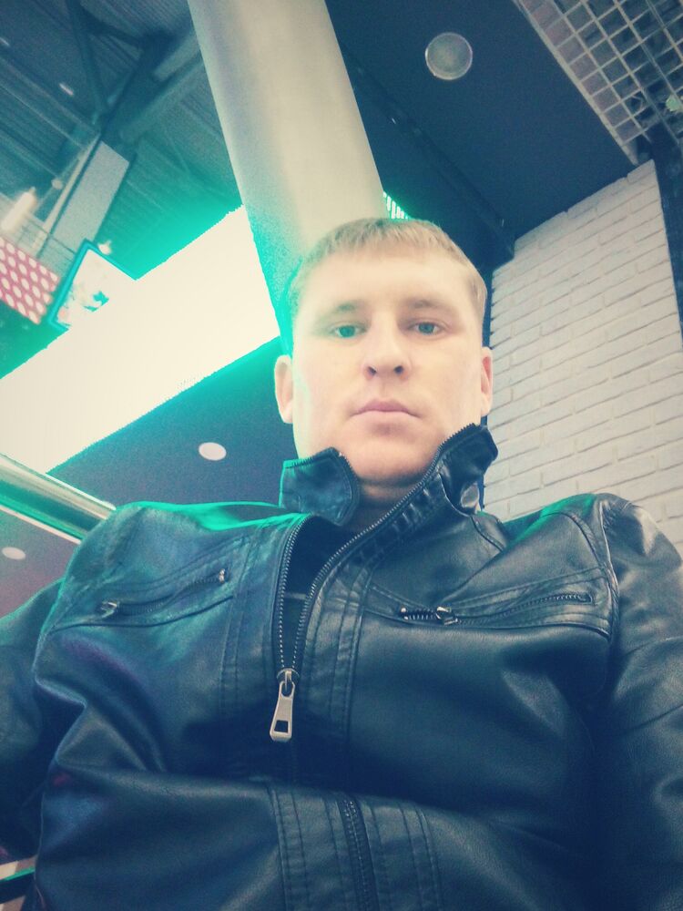  ,   Anatoly, 37 ,   c 