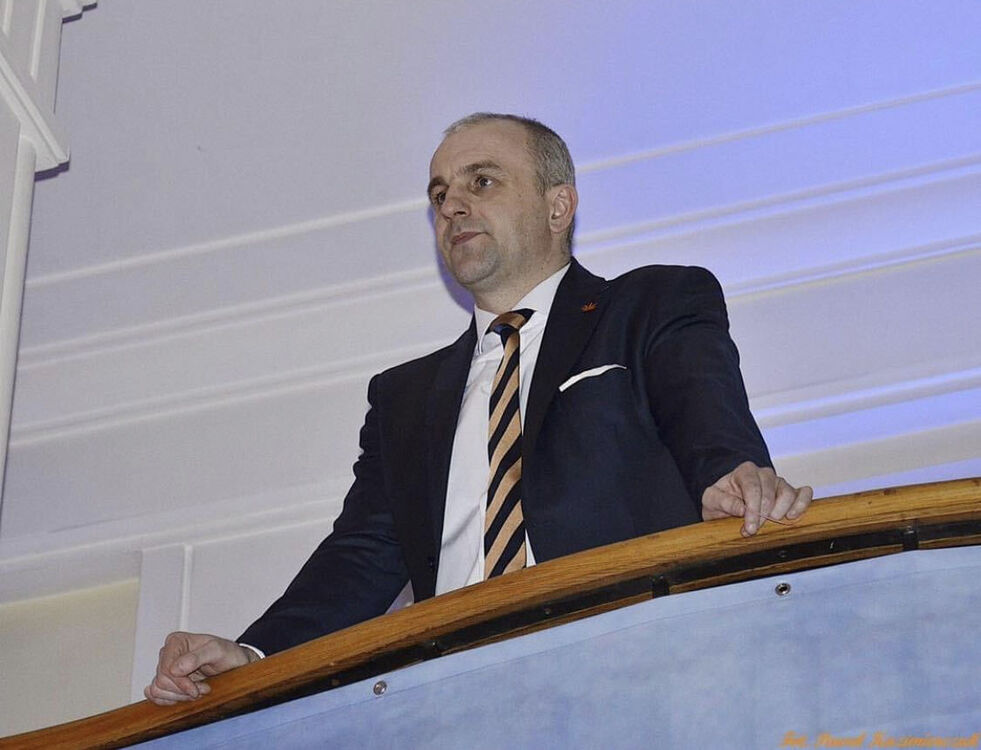  44920014  Eric, 57 ,    