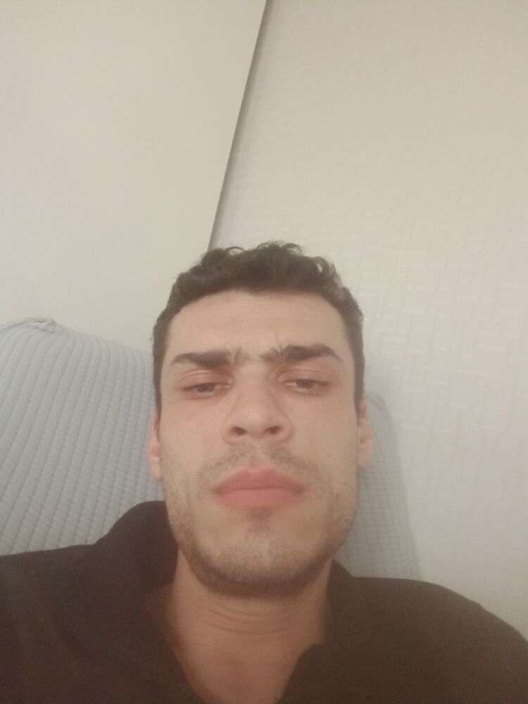  42001544  Robert, 28 ,    