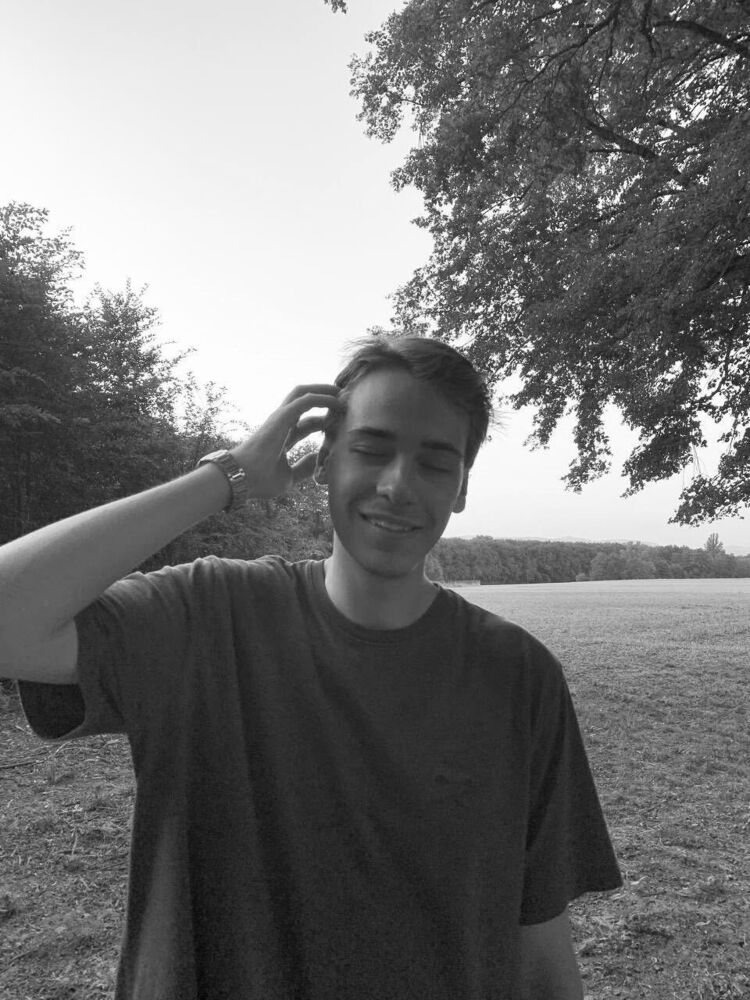  Geneve,   Roman, 22 ,     
