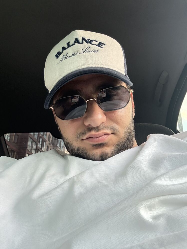  52611604  Aram, 26 ,    