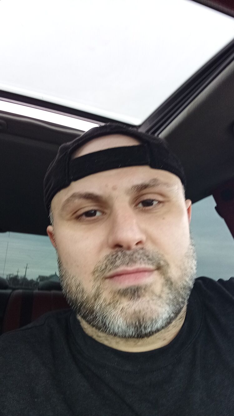  51409174  Artur, 33 ,    