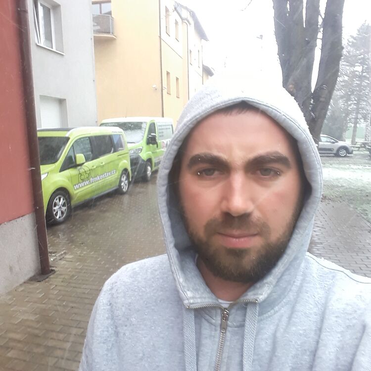  22632824  Sergiu, 35 ,    