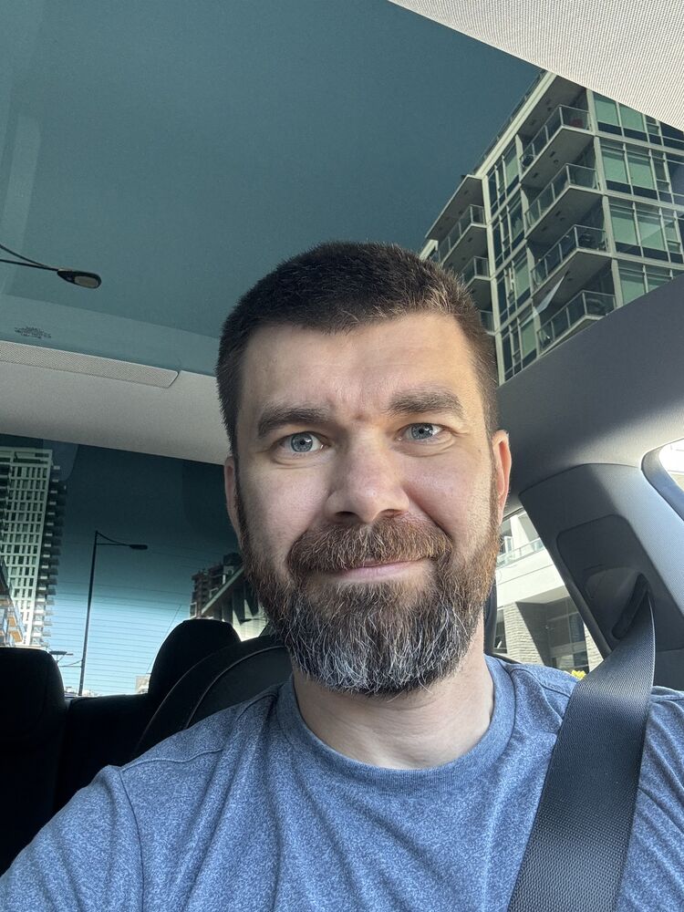  44541974  Gleb, 42 ,    Vancouver