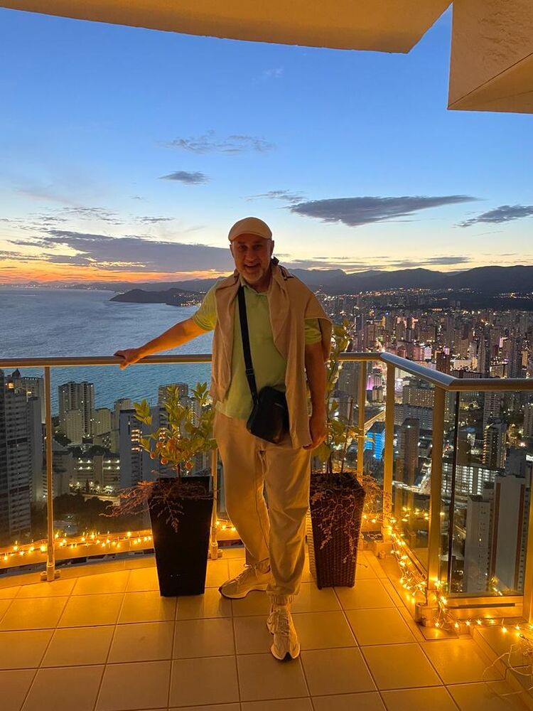 ���������� An Caislean Nua, ���� ������� Konstantins, 54 ����, ������������ ��� ������, ����� � ���������, c�������� ���������, ���������