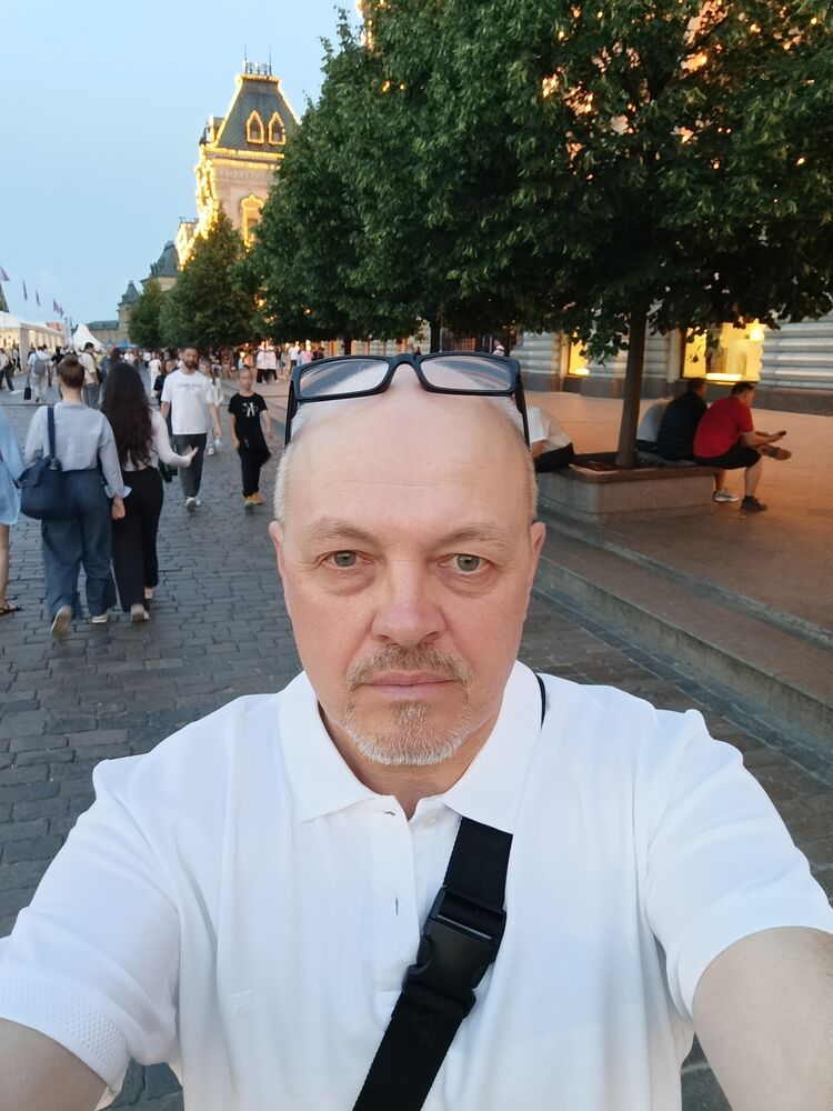  52598584  Yury, 57 ,    -