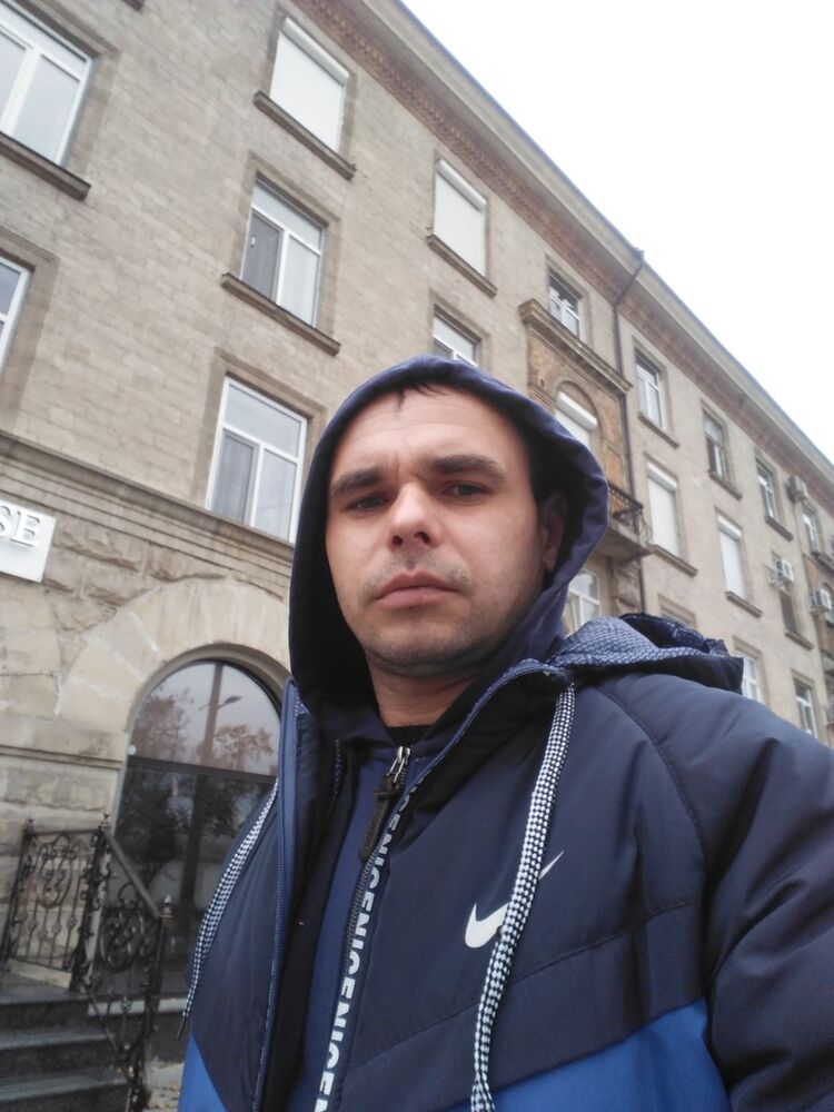  10920504  Iurie, 43 ,    