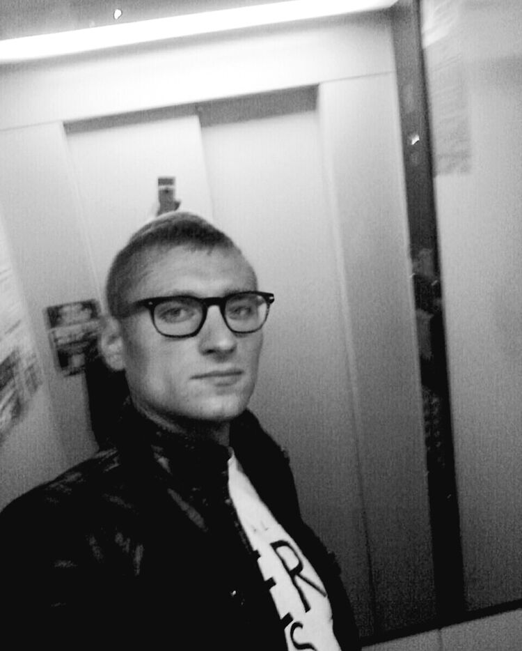  19203094  , 41 ,    Frankfurt Am Main