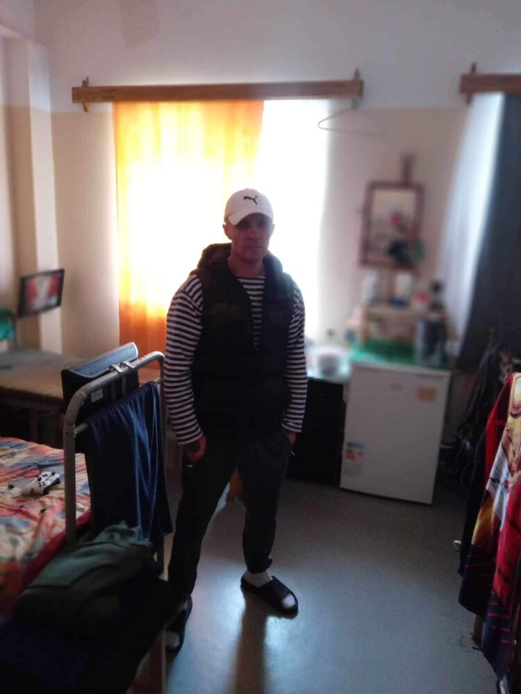  41648344  Vasilij, 47 ,    