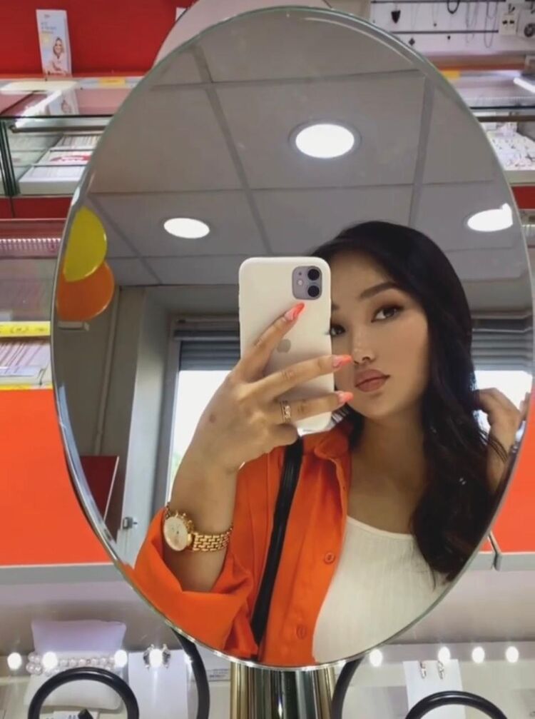  48897034  Dina, 22 ,    